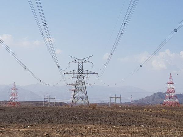 400 kV transmission line running across open desert terrain